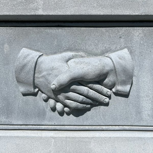 Les différentes raisons de choisir la plaque funéraire personnalisée