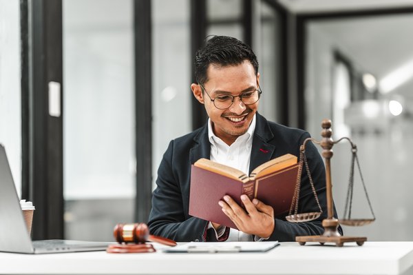Avocat en droit commercial à versailles : stratégies gagnantes